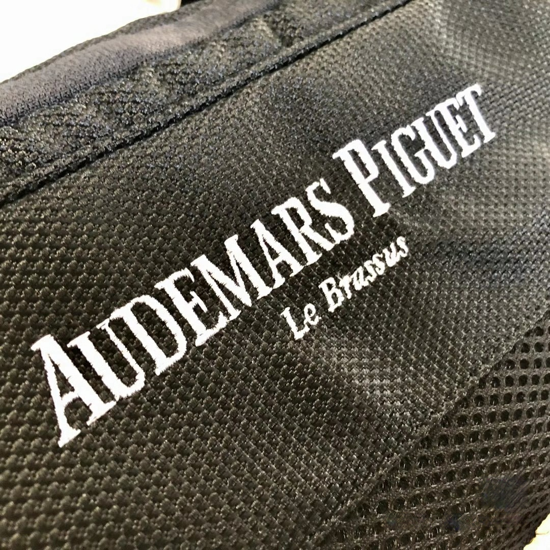 Audemars Piguet x TaylorMade Black Golf Shoe Bag – Luxury