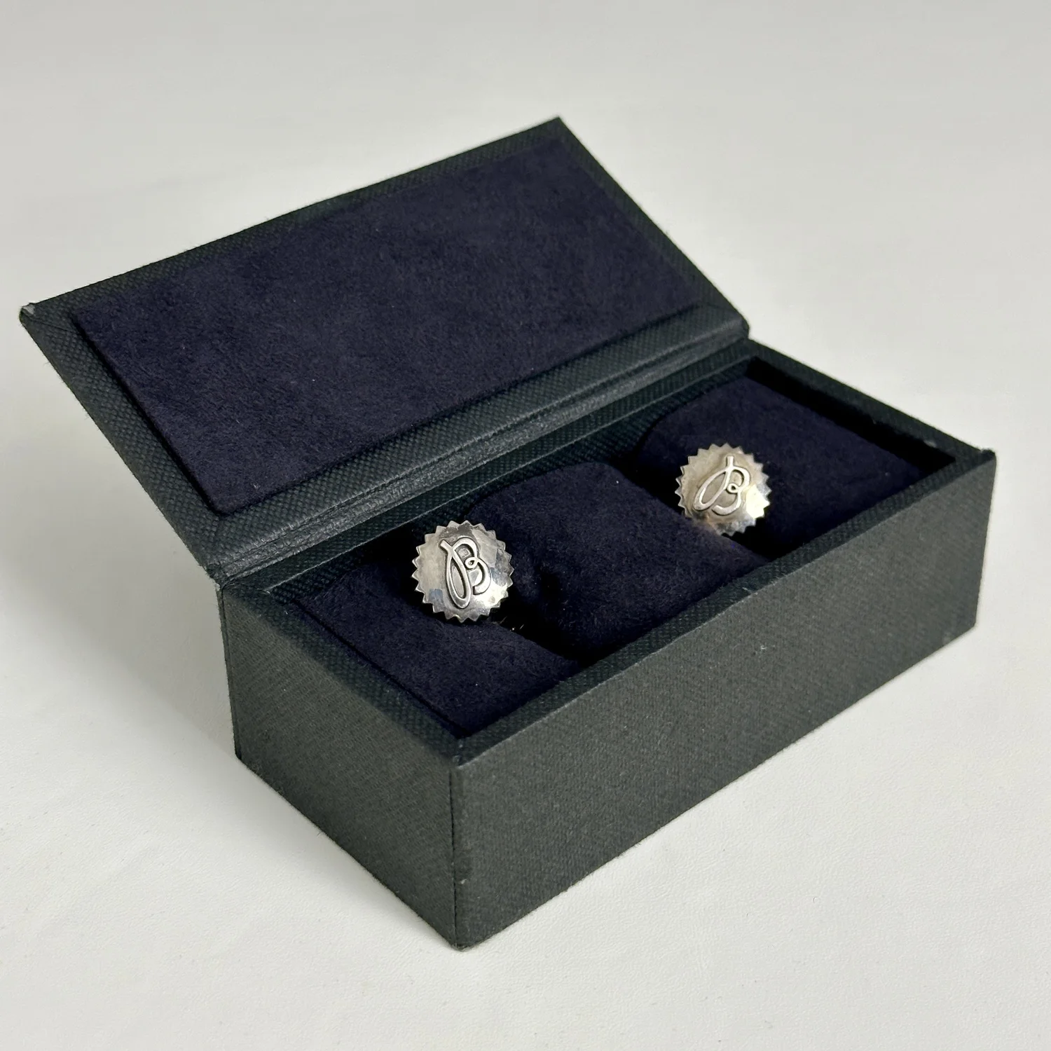 Vintage Breitling Silver Cufflinks – Aviation-Inspired Gear Design