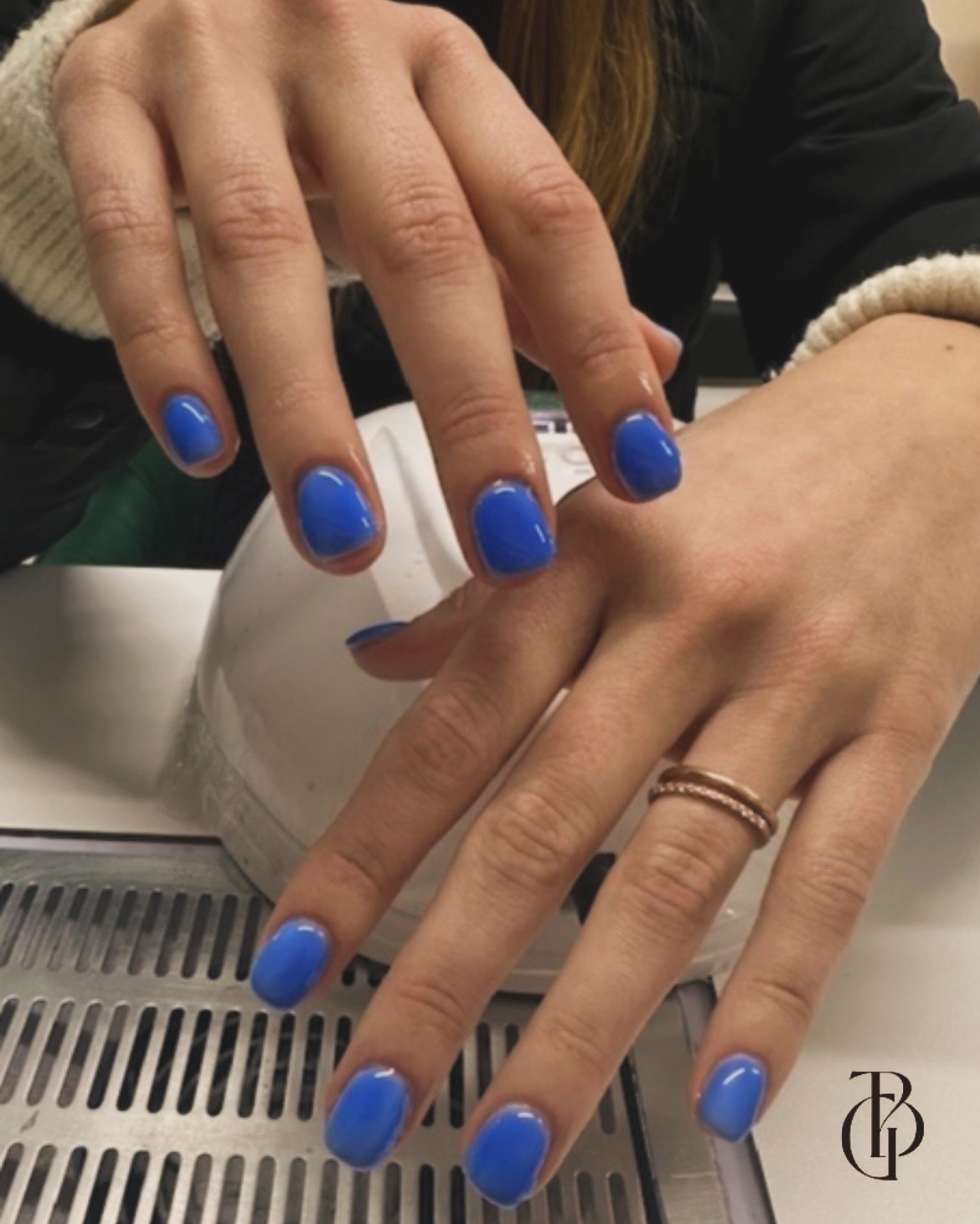 ✨ Dive into the Deep Blue ✨

Nothing says elegance and confidence like a flawless blue shellac manicure! Whether you&rsquo;re feeling bold or looking for a chic, timeless touch, this rich, glossy shade is your new go-to.

💙 Long-lasting shine
💙 Chi