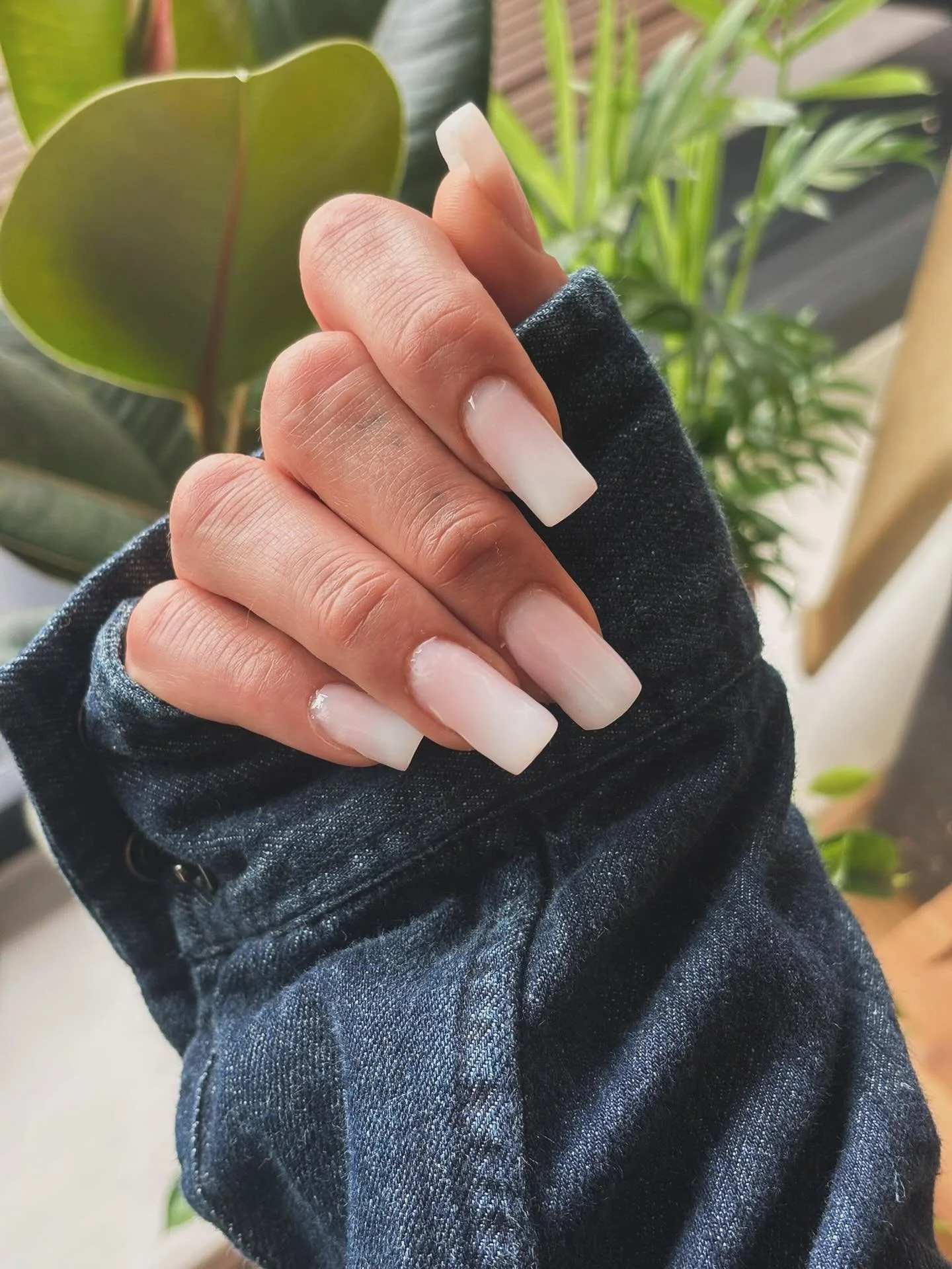 ✨ Sculpted to perfection! ✨
These elegant soft white ombr&eacute; nail extensions give the ultimate clean girl aesthetic &mdash; timeless, classy, and effortlessly chic. Perfect for every occasion, from casual days to elegant nights.

💅 Extension na