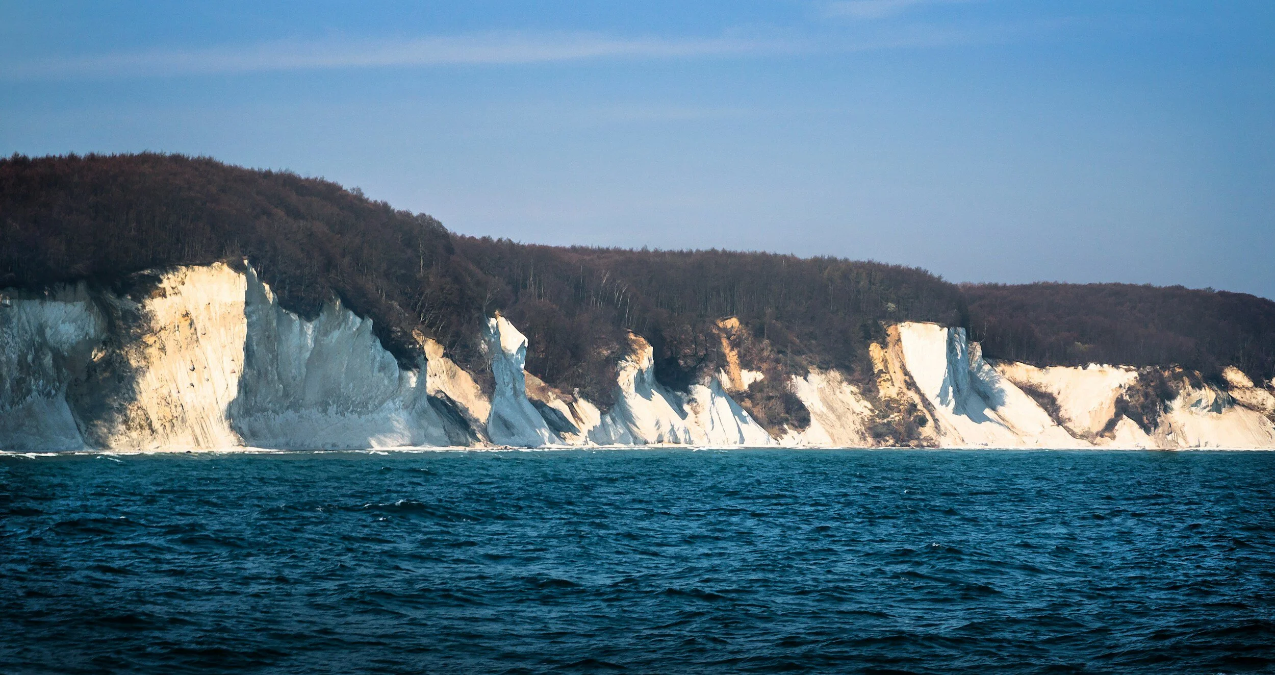 Hier sind die Kreidefelsen der Insel Rügen zu sehen