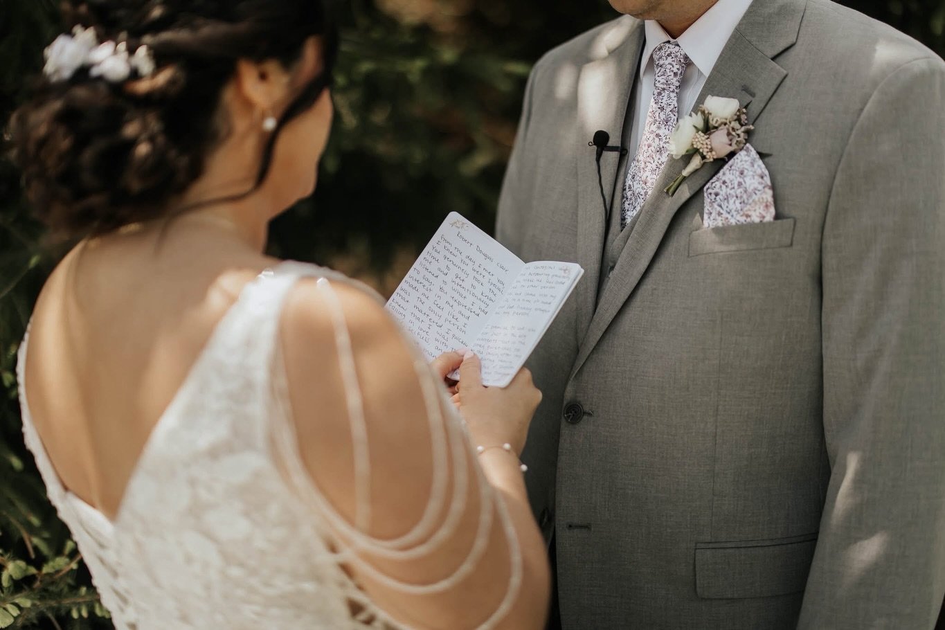 ✨ Day 1 Coordination Hack ✨

One of our favorite wedding-day hacks: build in &ldquo;quiet moments&rdquo; on your timeline.
At Day 1, we intentionally plan a few minutes throughout your day for a deep breath, a private toast, or a quick reset between 