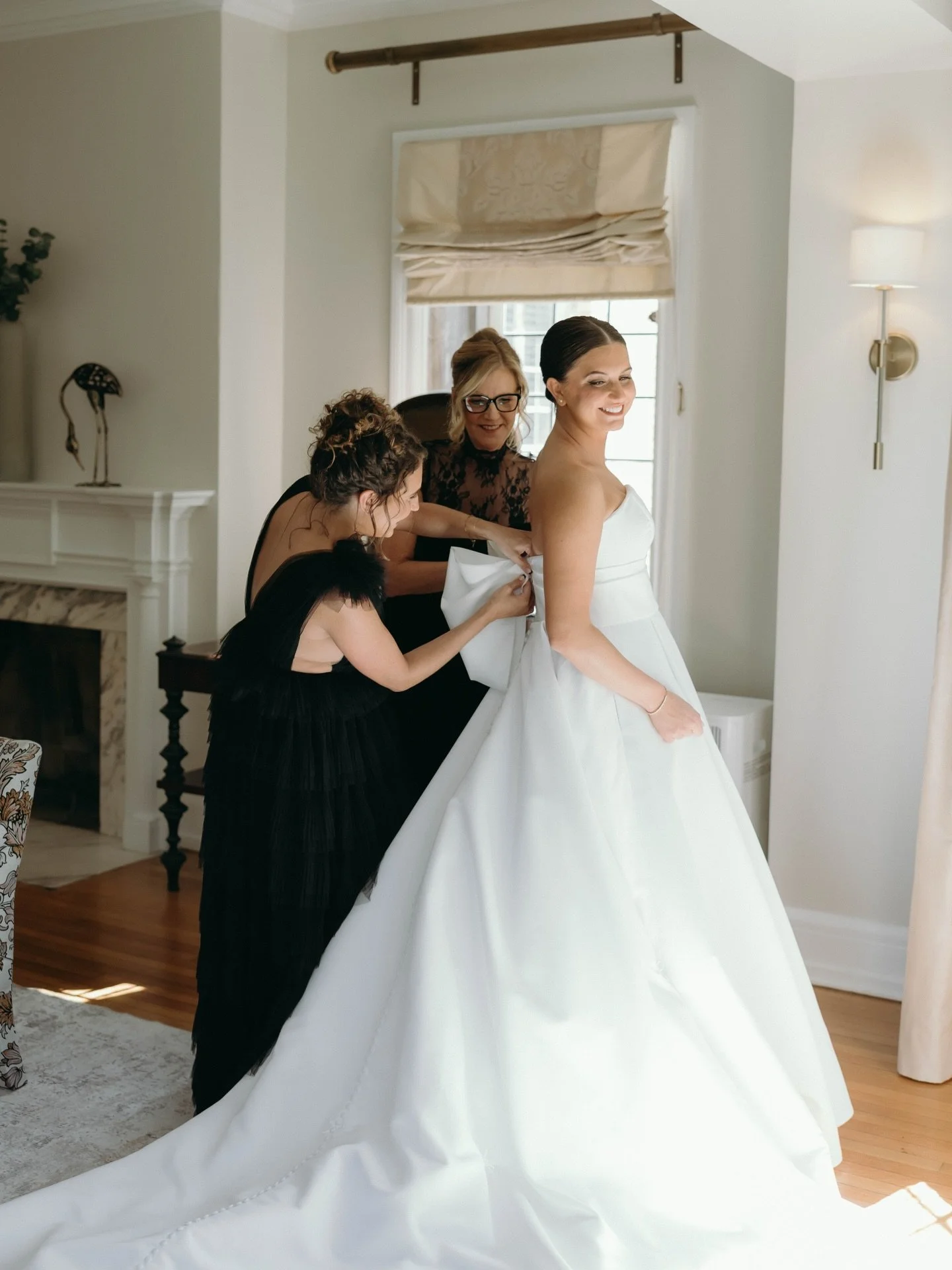 ✨ Wedding Tip ✨
Assign a point person&hellip; that isn&rsquo;t you 🤍

On your wedding day, there will always be small questions&mdash;vendor arrivals, family logistics, timeline clarifications.

The key? Make sure all of that goes to someone other t