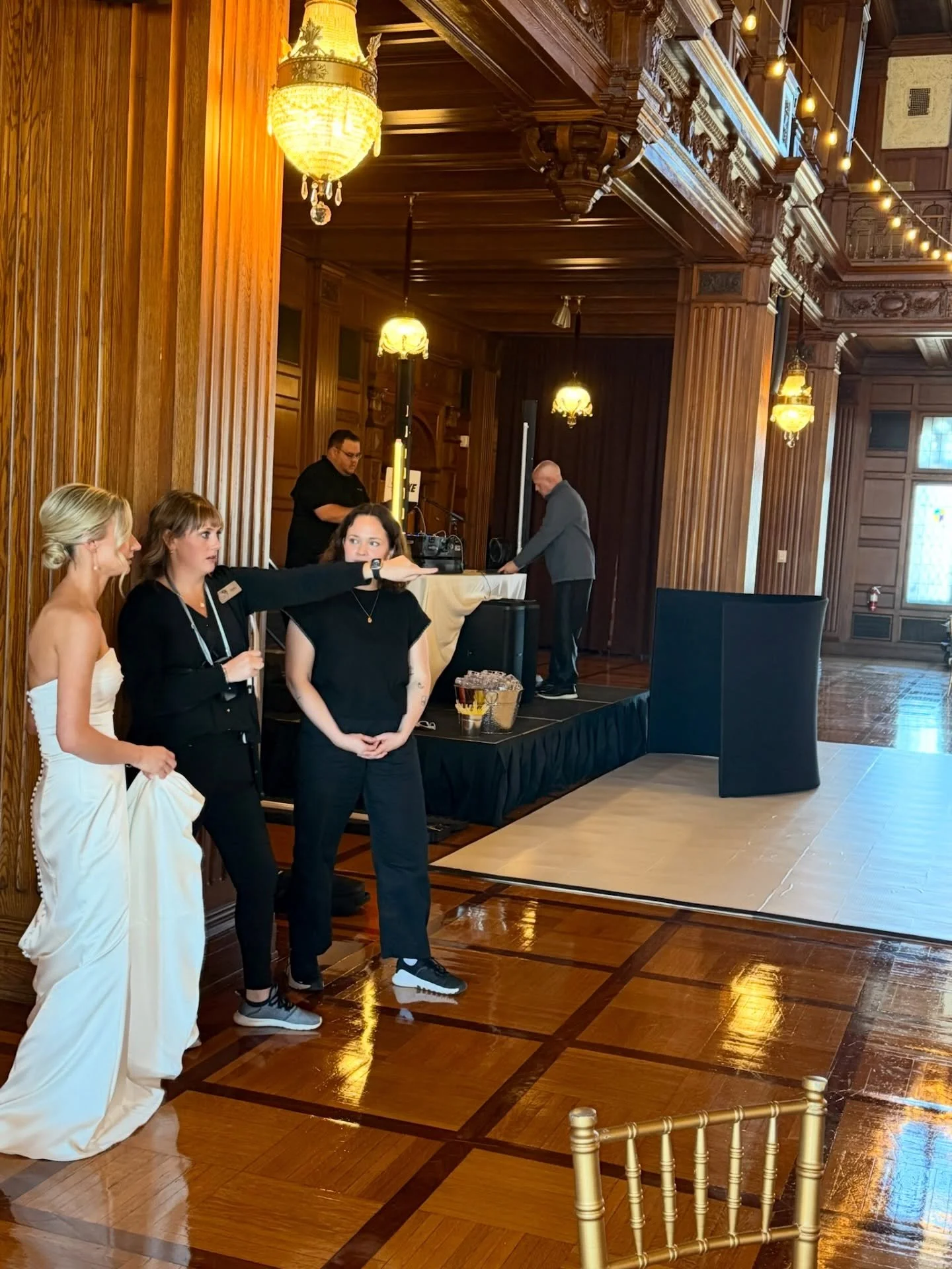 What happens when you don&rsquo;t have a coordinator on your wedding day&hellip;

Questions go to you.
Vendors look for direction.
Timelines start to slip.

And suddenly&mdash;you&rsquo;re not fully present in the moments you&rsquo;ve been waiting fo