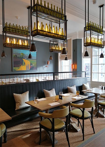 bar-restaurant-panelled-seating-dining-design
