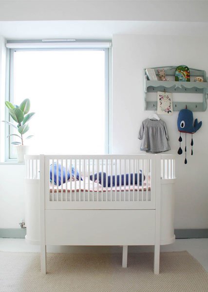 calm-relaxing-quiet-white-childrens-bedroom-design