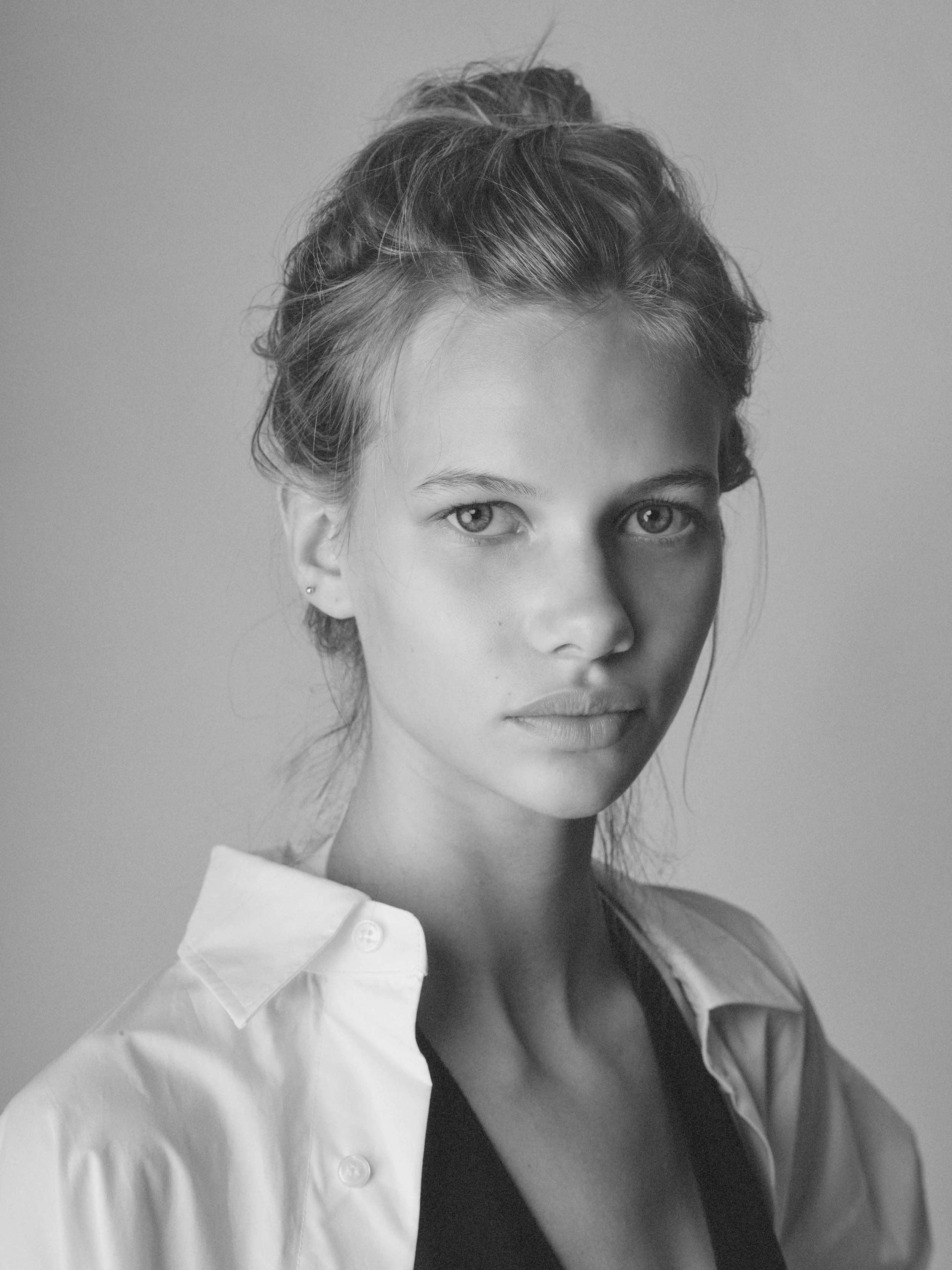 1-renee-brevet-main-book.jpg