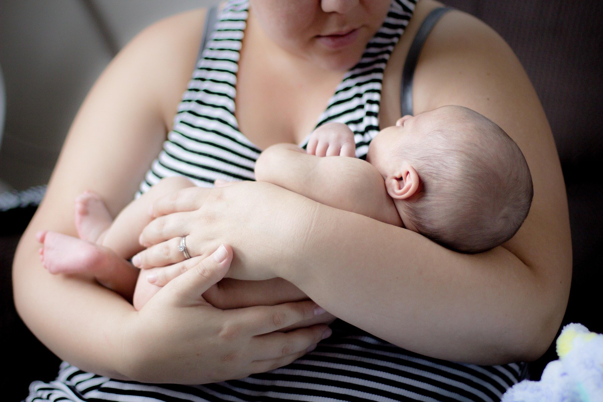 Postpartum Therapy for Working Moms: Finding Balance and How IFS Therapy Can Help