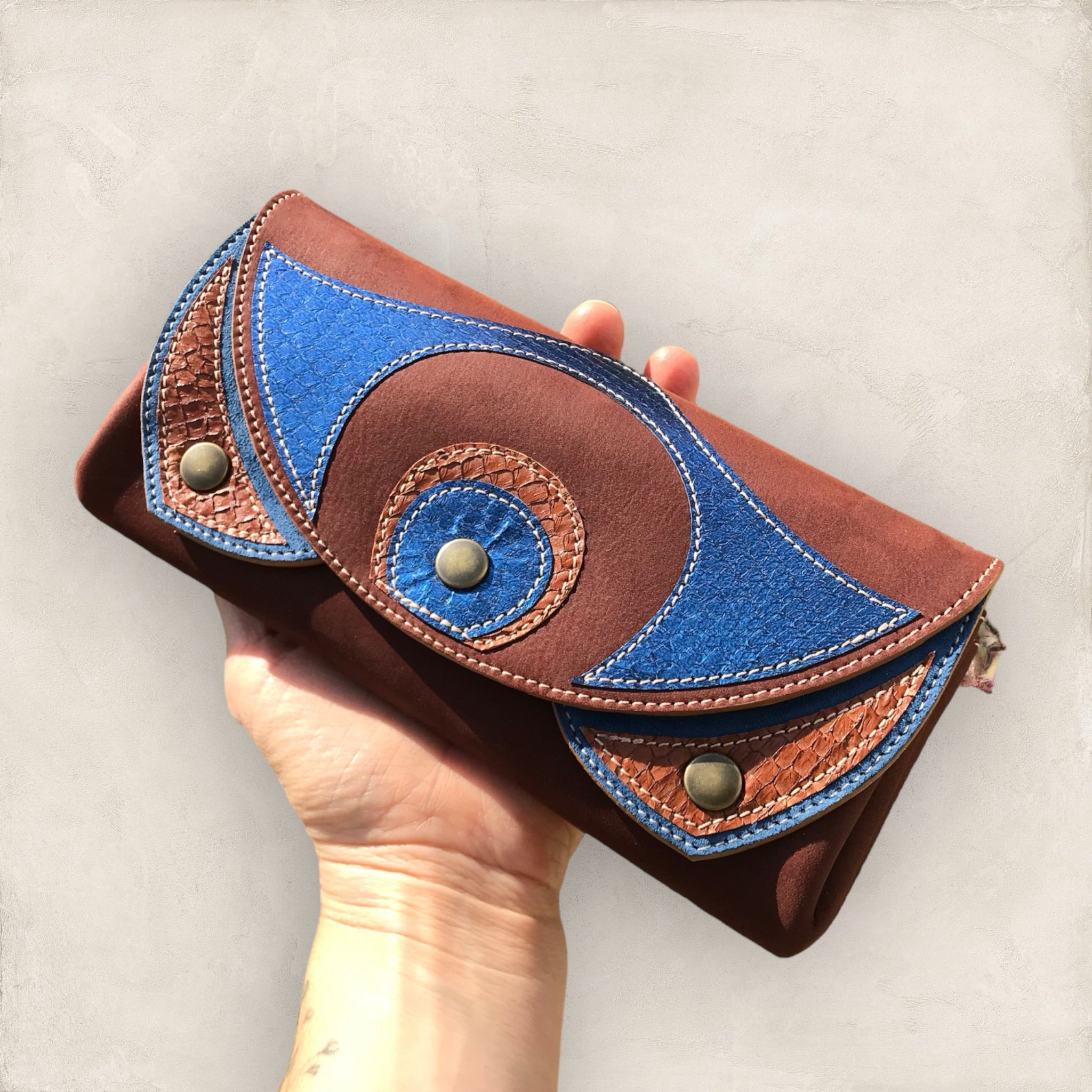 Portefeuille BASK'il ME PLAIT - chocolat / bleu métallisé - Modèle M