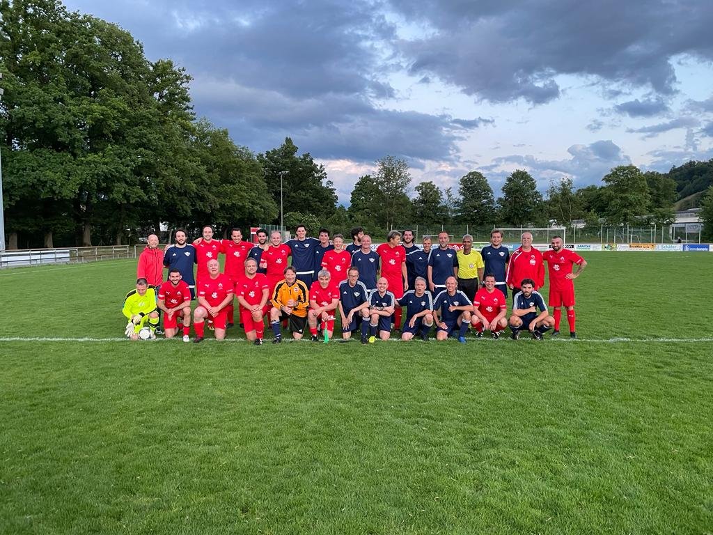 Nach dem Spiel gegen den FC Nationalrat, Sportplatz Sandreutenen, Münsingen