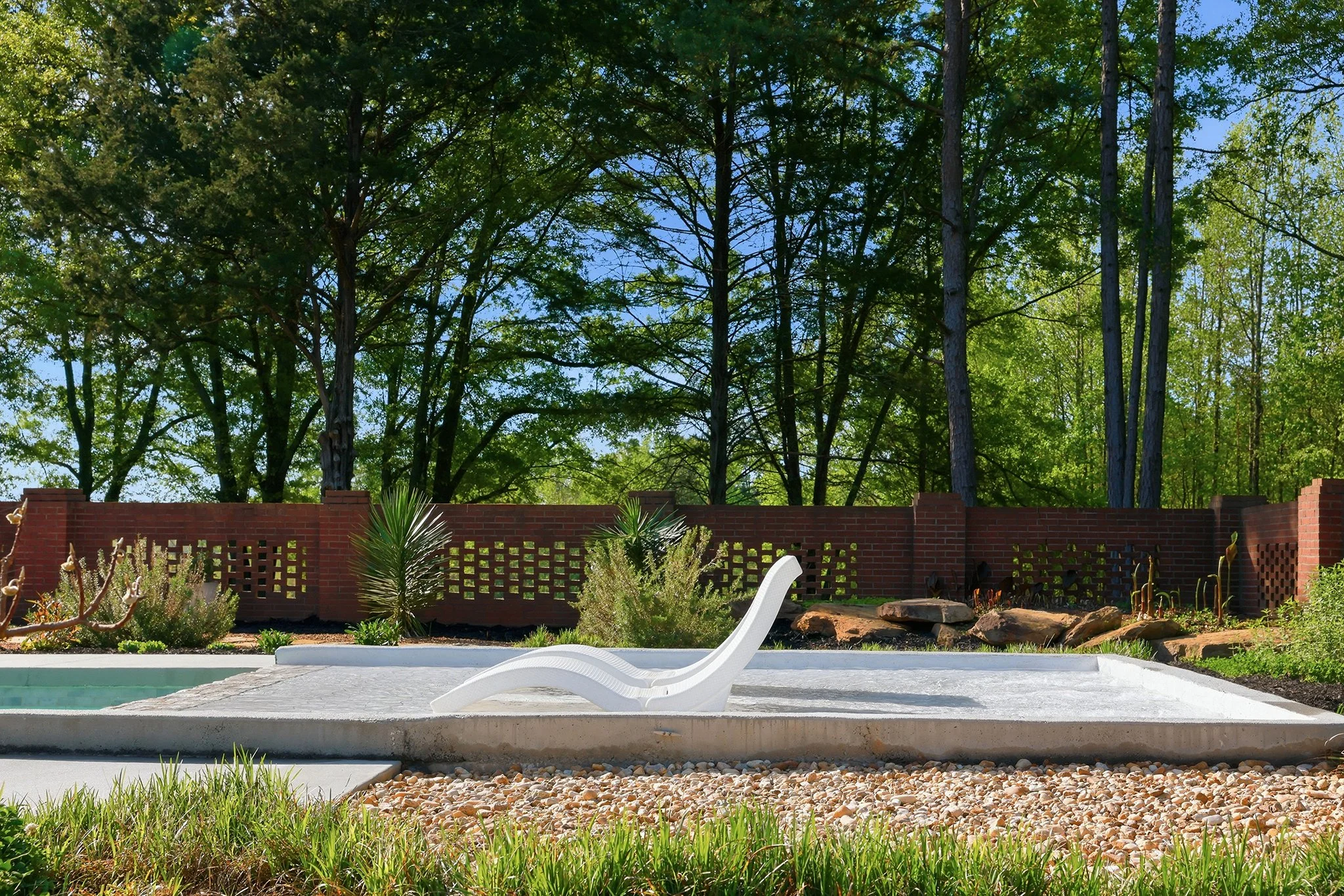 The Baja tanning shelf is the perfect spot to cool down while enjoying the summer's sun