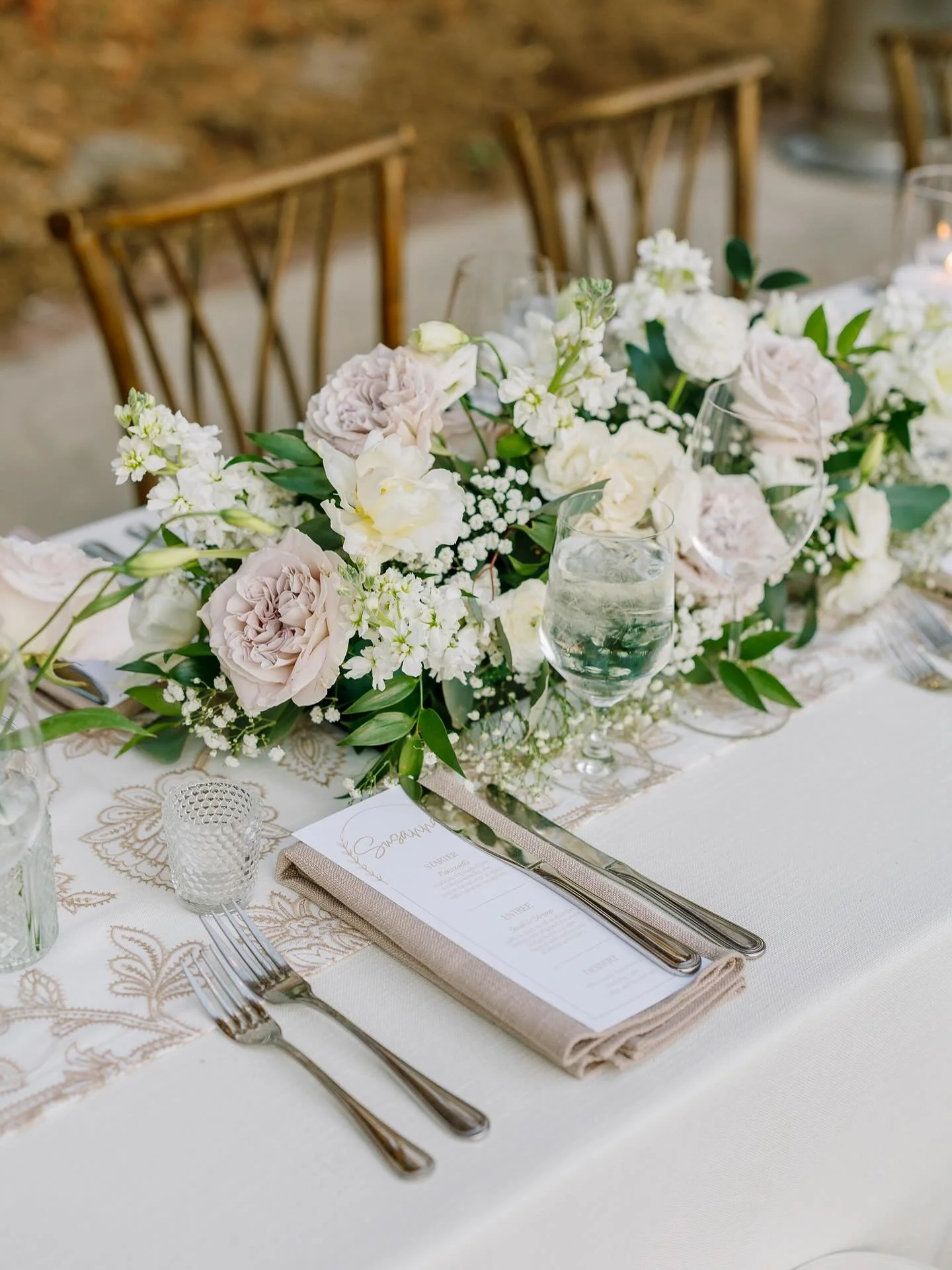 Set the tone for dinner one menu at a time! 
πΈ: @annabrighteyed 
.
.
.
.
.
.
#WeddingInvitations #WeddingStationery #CustomInvitations #BespokeStationery #WeddingInspiration #WeddingDetails #WeddingPlanning #WeddingIdeas #StationeryDesign #PaperGoo