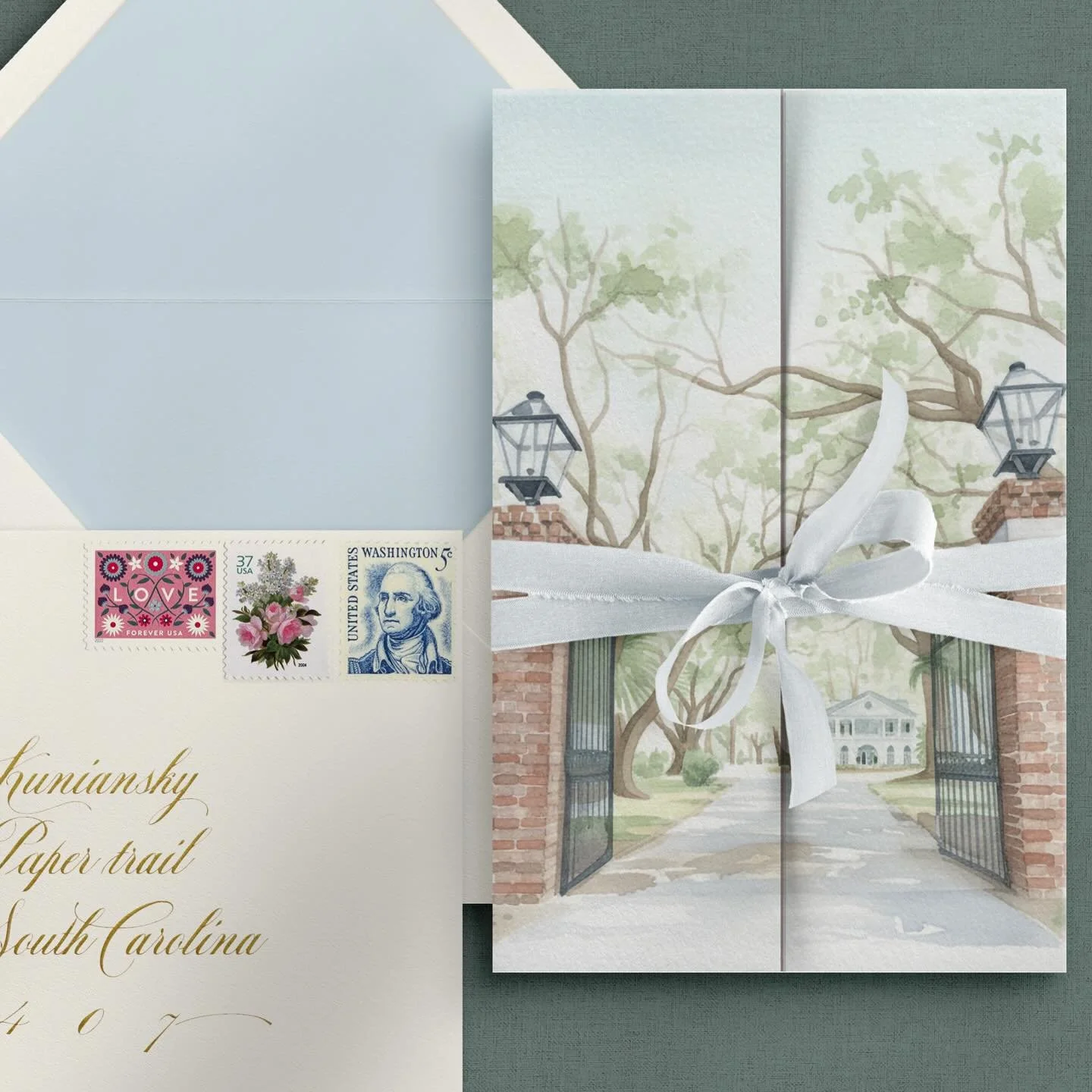 There’s something so special about opening the gates to your celebration, literally. This design has been one of our most-loved styles, setting the tone with charm and anticipation from the very first peek. π€