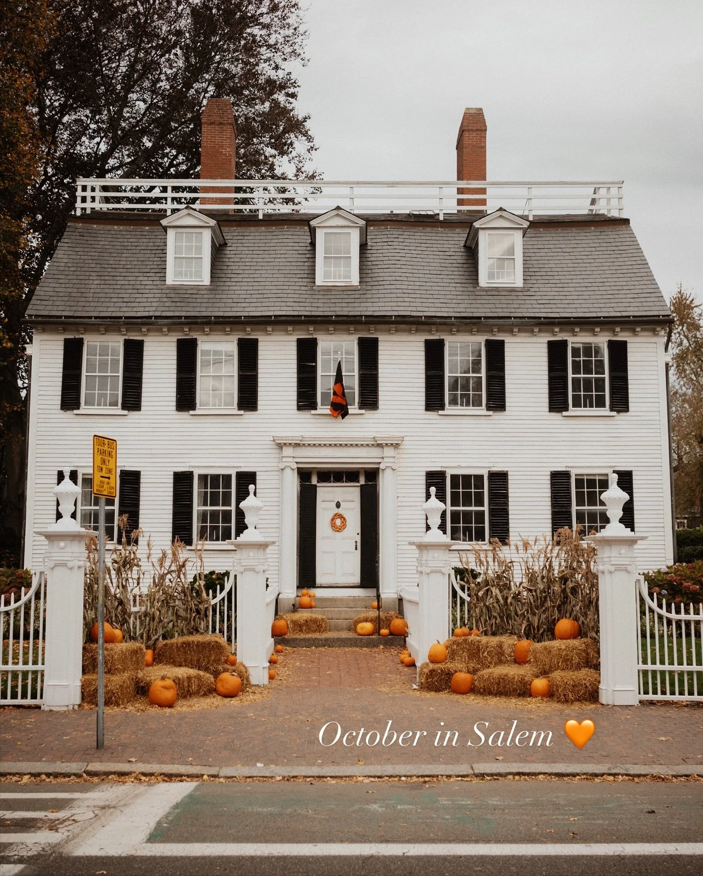highlights my favorite month in my favorite city 🎃 do you have a Halloween costume? I have NO IDEA what I’m doing or if I’ll dress up! #cozy #cozycore #salem #salemmassachusetts #halloween #october #spooky