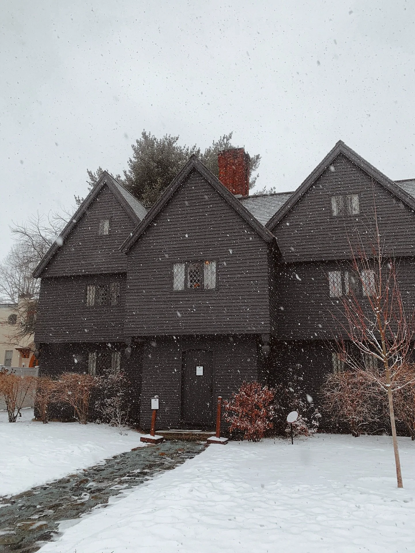 happy sunday 🤍 what&rsquo;s one thing on your to do list today? mine is unburying my car from all the snow that&rsquo;s been accumulating here in Massachusetts 😭 #salem #salemmassachusetts #snowday #cozy #slowandsimpledays  salem, salem Massachuset