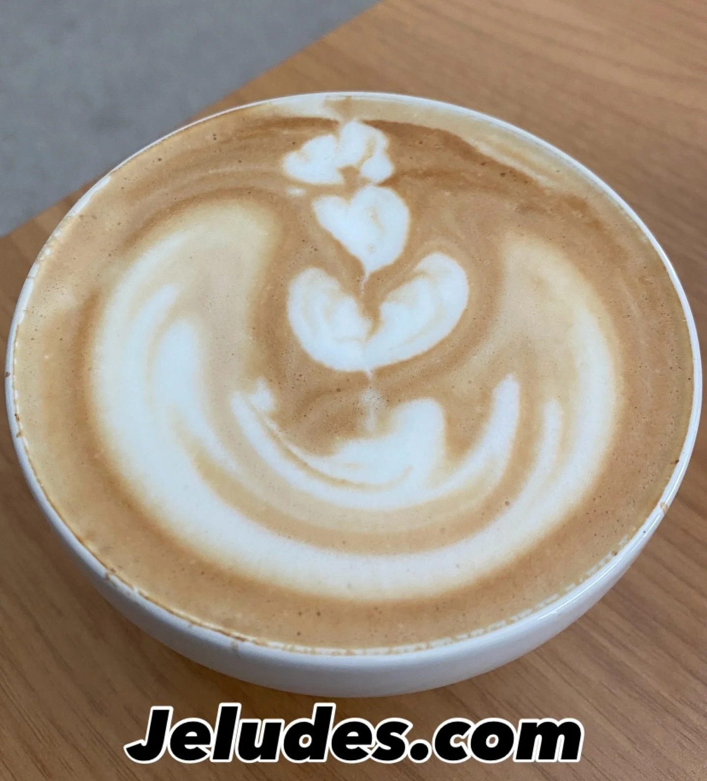 Brrr&hellip; why are we out here freezing for coffee when your kitchen is literally five steps away? ☕❄️

Skip the cold air, the long lines, and the drive. Brew it at home, wrap up in your coziest blanket, and sip in peace. That first warm cup just h