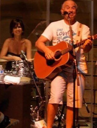 Kimmy performing with Jimmy Buffett in Niagara Falls, ONT in 2010