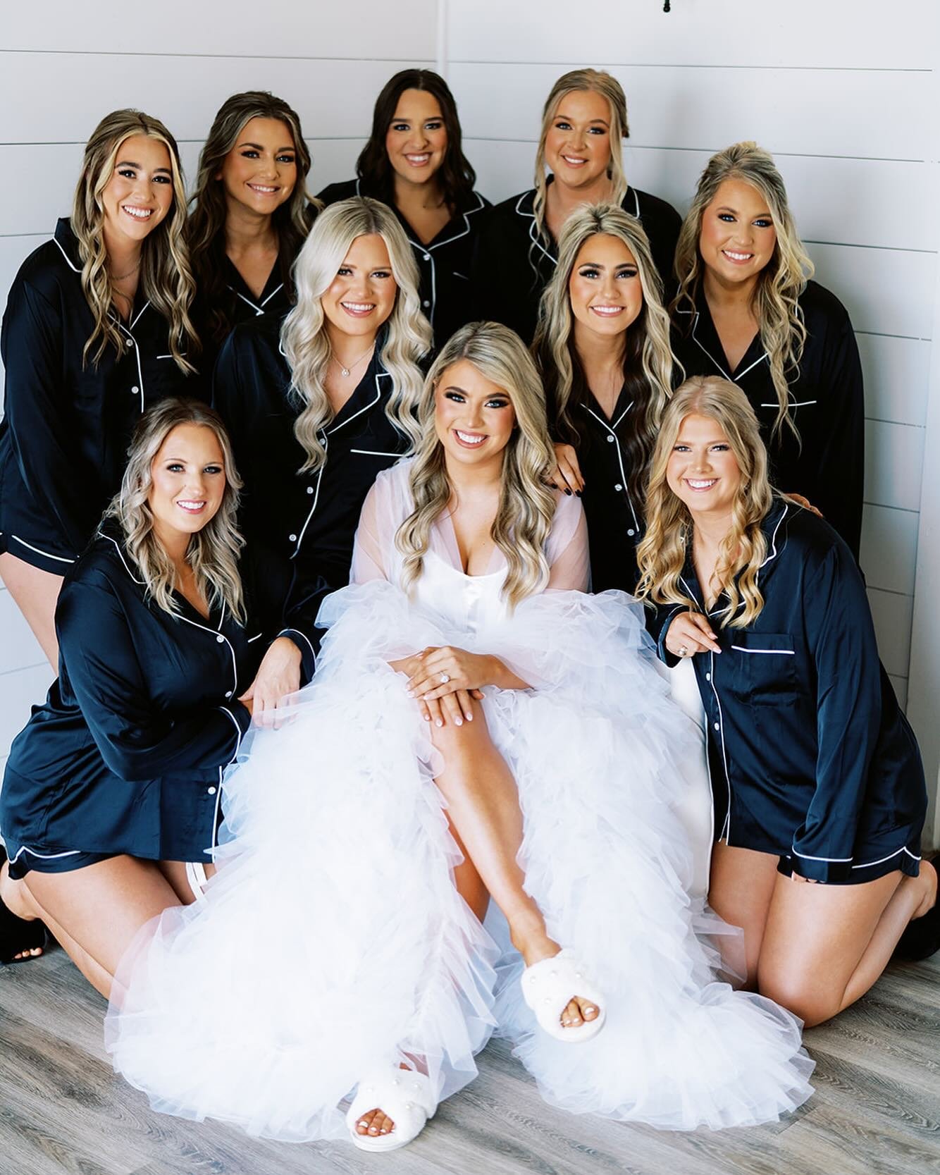 The most perfect group of bffs I ever did see!!! I Loved seeing so many familiar faces!!! 🖤 

Get your girls and book your dream glam for your big day &amp; Enjoy the experience!! ✨✨✨

Hair: @hairbysam.d 
Venue: @thefarmhouseevents 
Photo: @katygran