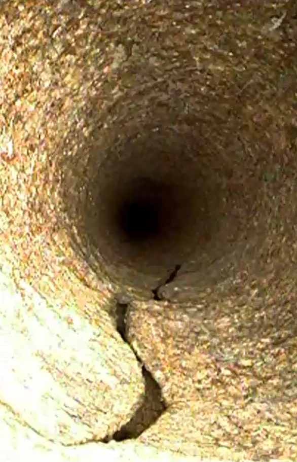 cast iron pipe - cracked 2.PNG