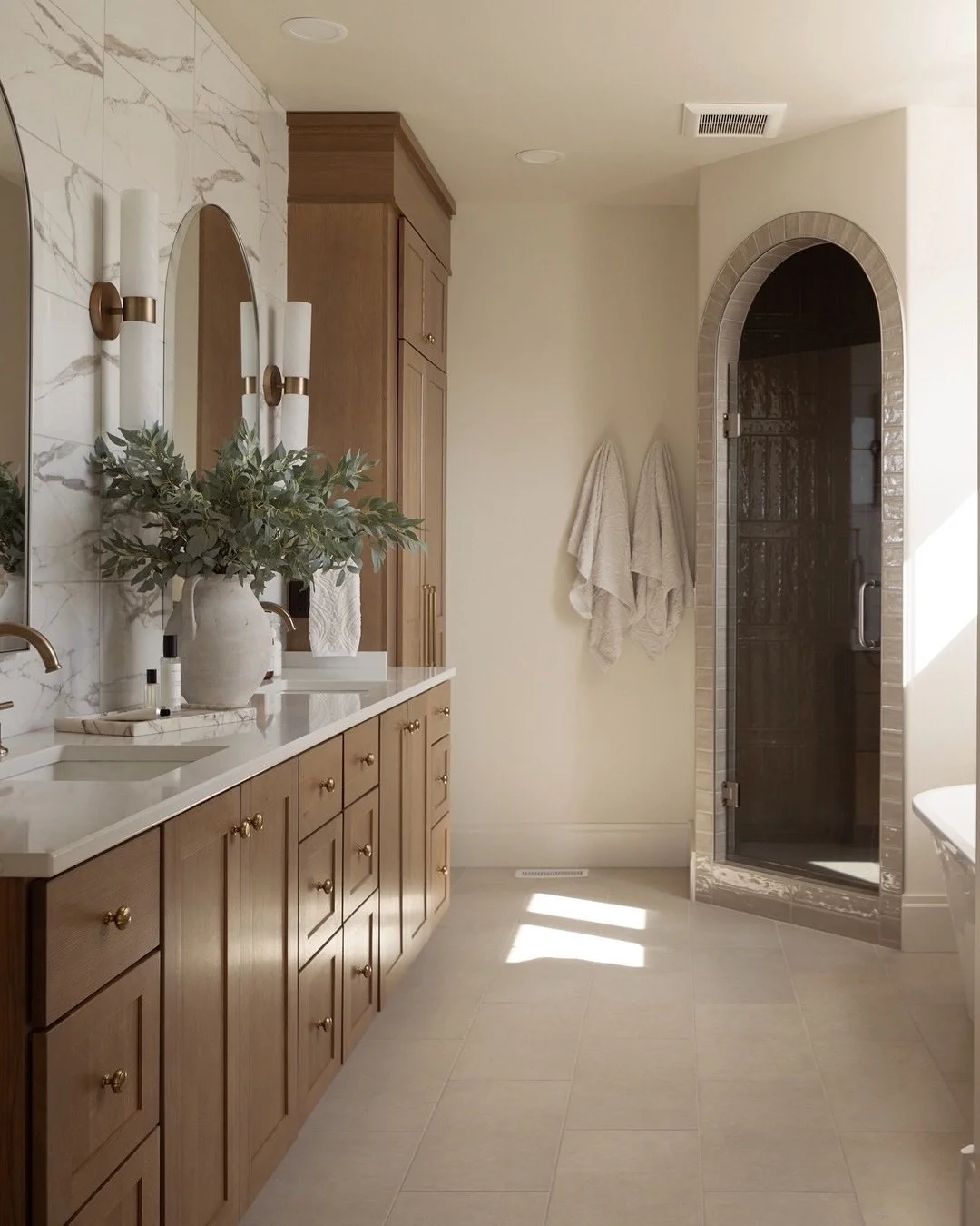 Photos are in for this gorgeous project our team has been pouring into! Can you guess one of our biggest obsessions with this one? Here&rsquo;s a hint: starts with an A and rhymes with starches&hellip;