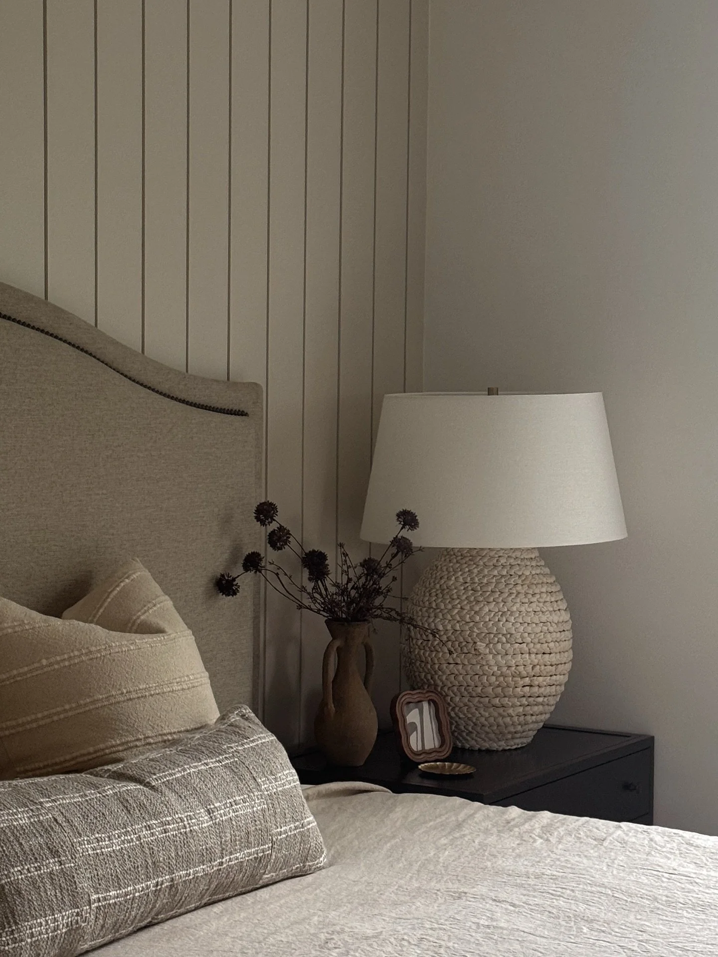 If you&rsquo;ve ever watched The Holiday and thought, &ldquo;I&rsquo;d move into that cottage tomorrow,&rdquo; this one&rsquo;s for you. 
⠀⠀⠀⠀⠀⠀⠀⠀⠀
This project gave us all the cozy countryside feels &mdash; soft tones, layered textures, and that eff