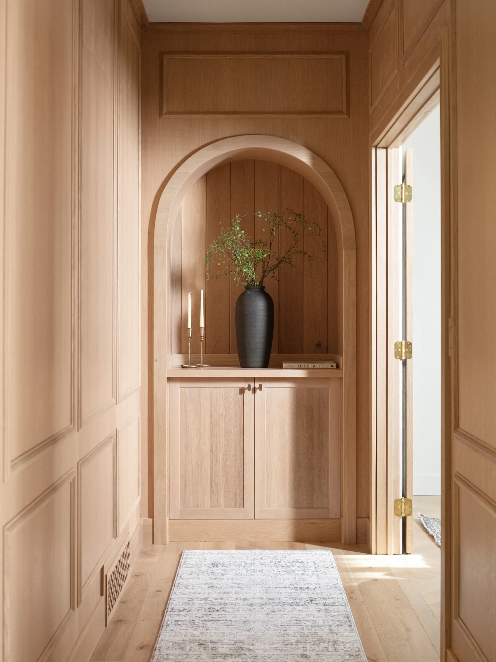 For the love of arches.

The wood tones, the architecture, the lighting. These are the kinds of details that immediately pull us in and completely shape the feeling of a space. Safe to say we can&rsquo;t get enough of this combination lately.