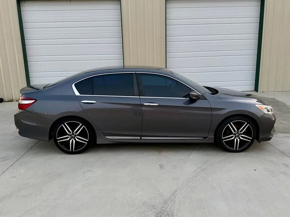 2017 Honda Accord Hybrid-3.jpg