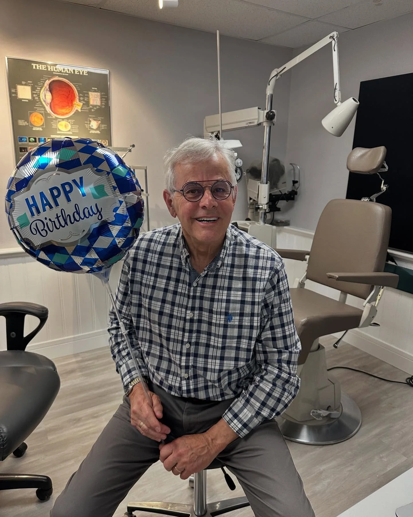 Help us wish our favorite doctor a happy birthday!🎈🎉
&bull;
&bull;
&bull;
#happybirthday #localeyes #optometrist #doctoroftheyear #celebrate #birthdaycake #ourfav