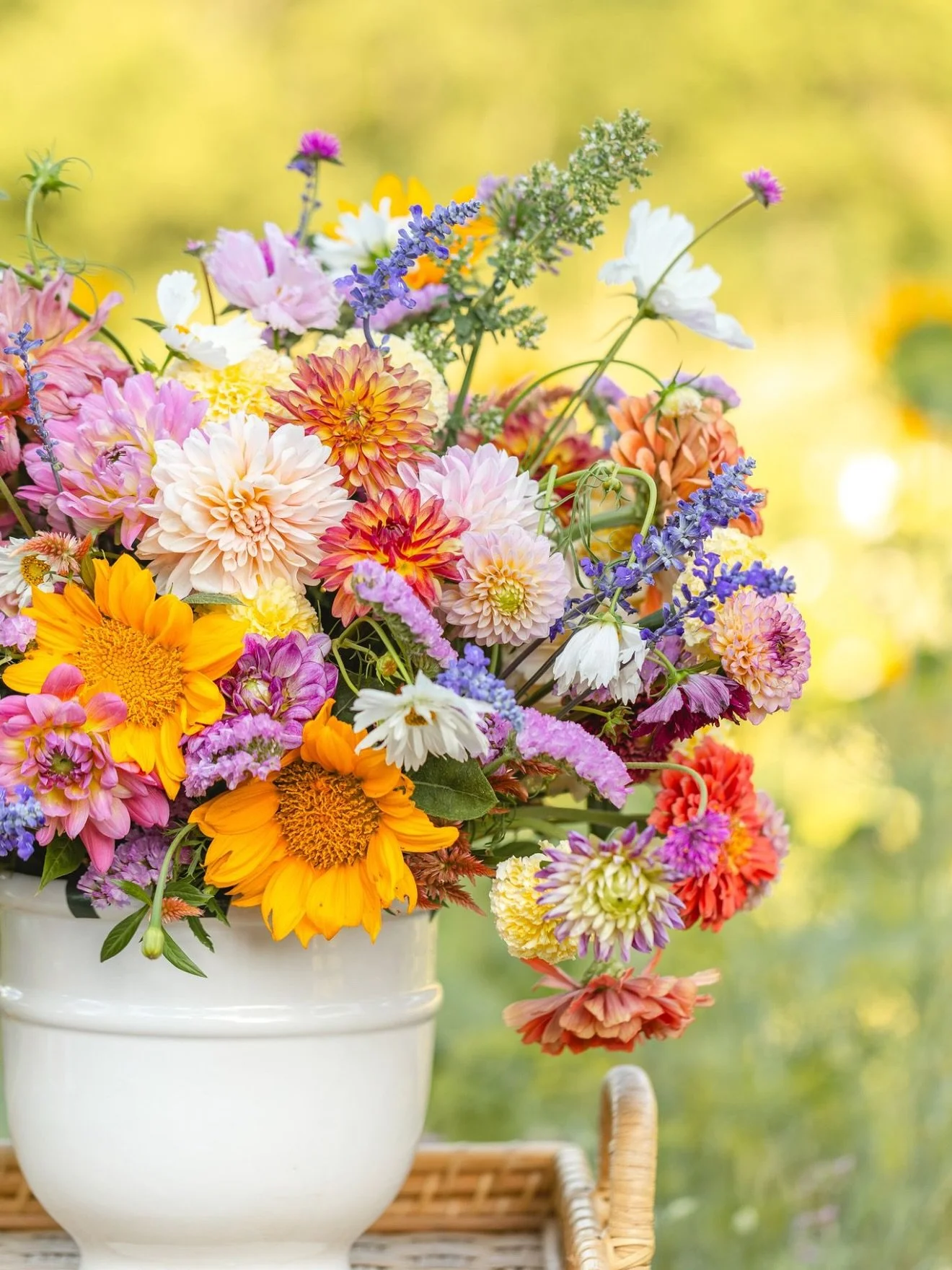Stunning from every angle 🌻
From my shoot with @katiejacobsnashville for @flowermagazine