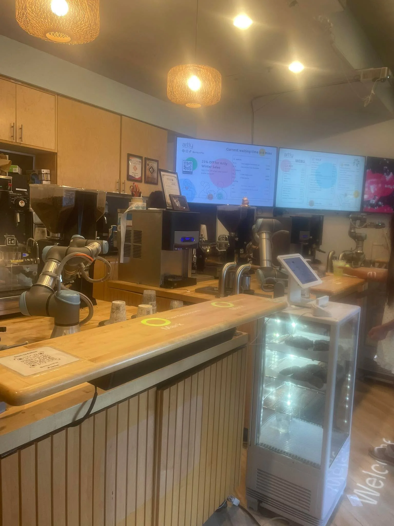 Robot coffee Artly Coffee