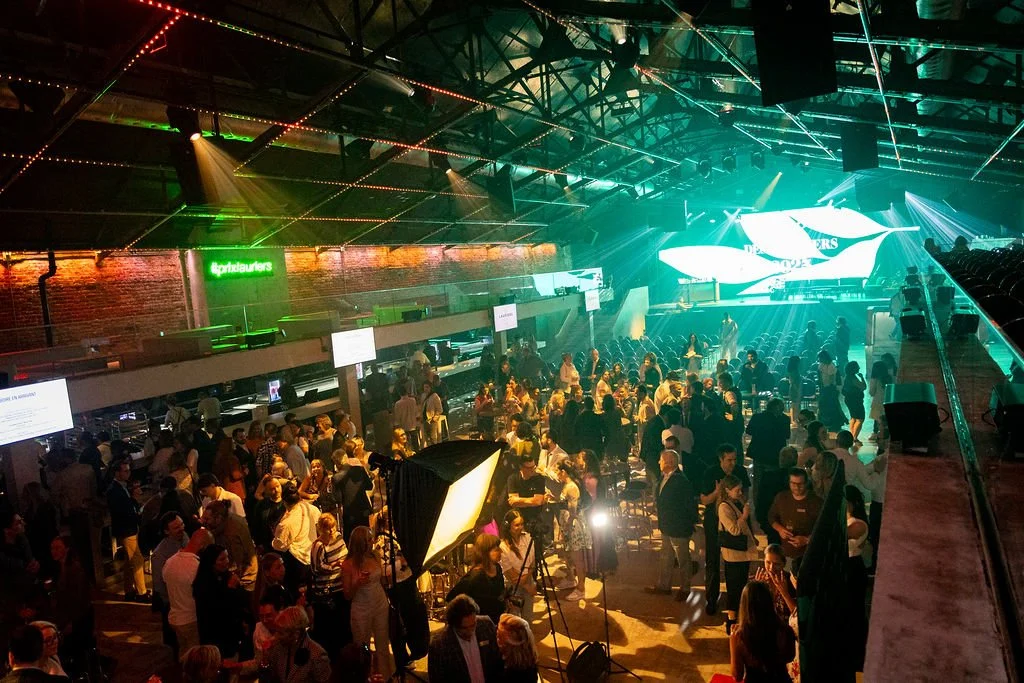 Le Gala des Lauriers de la gastronomie qu&eacute;b&eacute;coise fera son grand retour le lundi 4 mai 2026.... dans un tout nouveau lieu!

Cette ann&eacute;e, l&rsquo;&eacute;v&eacute;nement s&rsquo;installe au c&oelig;ur du Quartier latin. Le cocktai