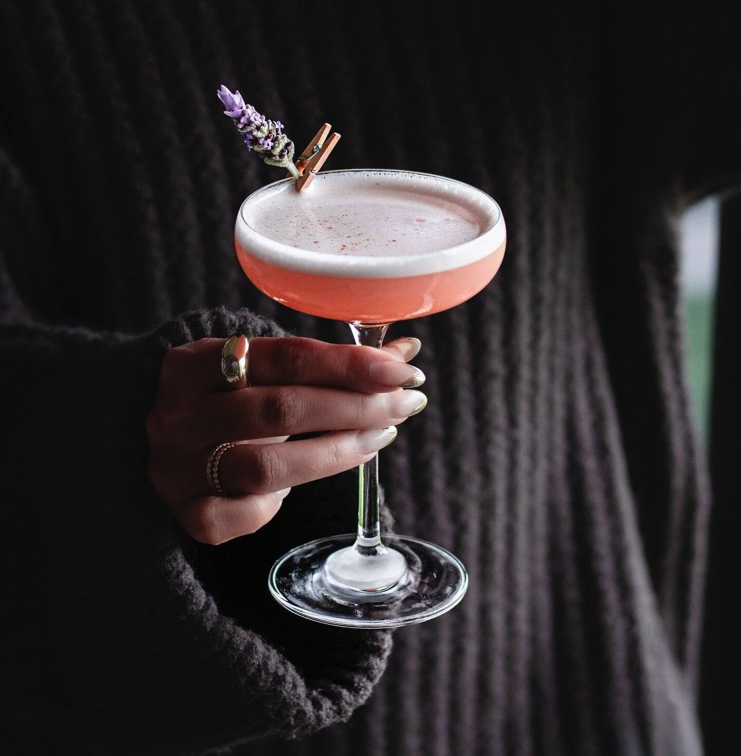 Les Lauriers sont de s'associer pour une 2e ann&eacute;e &agrave; La Bourse Alternalcool, une initiative port&eacute;e par @educ_alcool et @alambika  qui met en lumi&egrave;re les &eacute;tablissements qui repensent leur offre pour proposer des choix