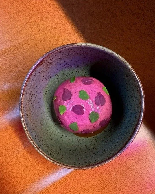 Notre obsession du moment:  le sticky toffee pudding d' @erikccc , sacr&eacute; P&acirc;tissier de l'ann&eacute;e en 2025. Quelle merveille!
&Agrave; tous les p&acirc;tissier.&egrave;res du Qu&eacute;bec, montrez-nous votre talent, votre cr&eacute;at