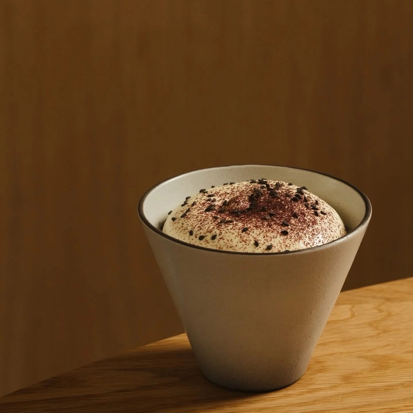 @mtlenlumiere d&eacute;bute demain avec 80 restaurants participants. @lemeac a choisi de jouer sur la nostalgie en invitant deux de ses premiers chefs @stelioperombelon et @patrice_demers &agrave; retrouver leurs classiques de cette institution de @l