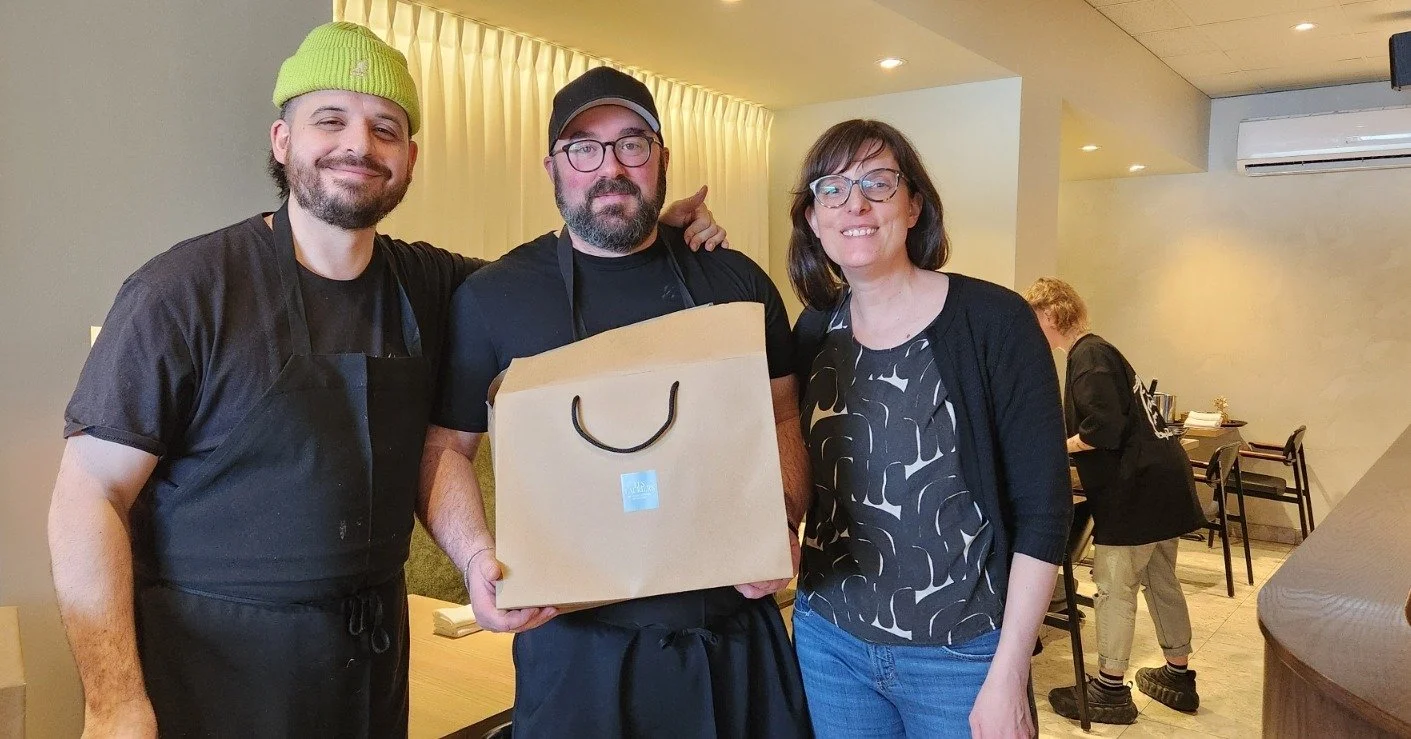 Cet apr&egrave;s-midi, on est pass&eacute;s chez  @restaurantmastard voir Simon Mathys (chef de l'ann&eacute;e 2022) et Adrien Cachot du @vaisseau.restaurant .

On profite de la venue de chefs inspirants pendant @mtlenlumiere pour faire rayonner nos 