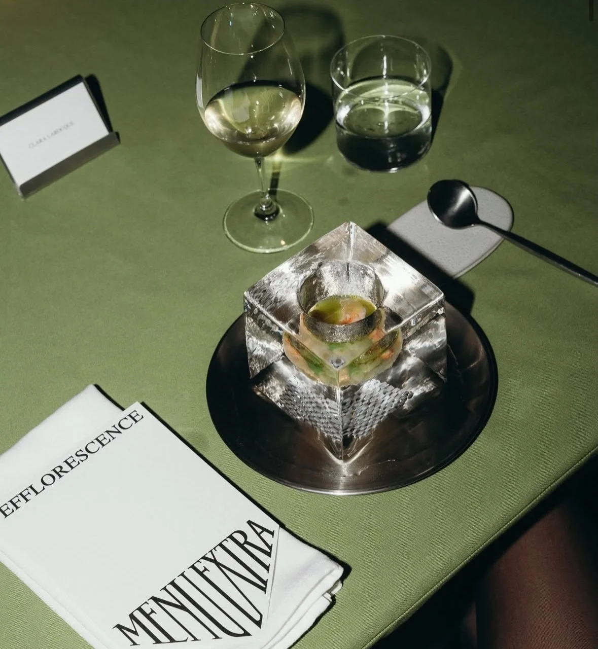 Tout le monde parle d&rsquo;Efflorescence, la nouvelle exp&eacute;rience propos&eacute;e par @menu_extra ✨ on ajoute &ccedil;a &agrave; notre liste! Photos @vanessa_cassar