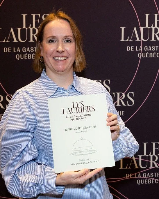 Le prix du Meilleur Service est pr&eacute;sent&eacute; encore une fois cette ann&eacute;e par @estrelladamm que nous remercions pour son support continu &agrave; faire rayonner la gastronomie d'ici.

Rappelons que les finalistes 2026 dans cette cat&e