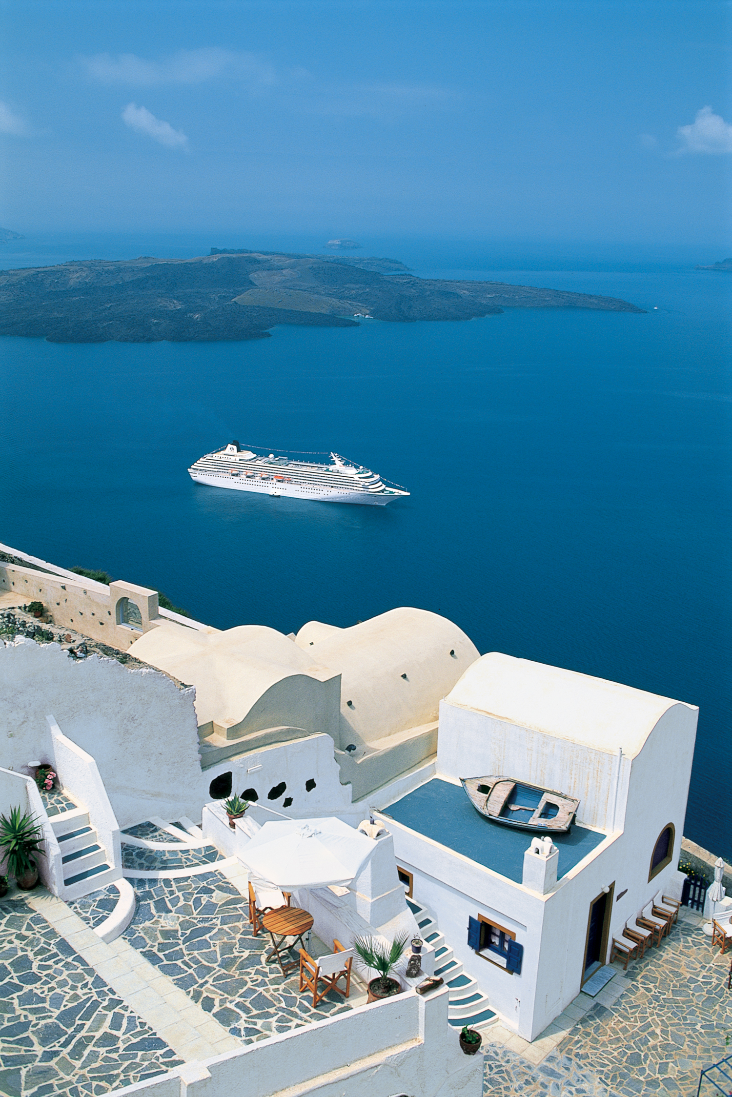 Crystal_Symphony_Santorini.jpg