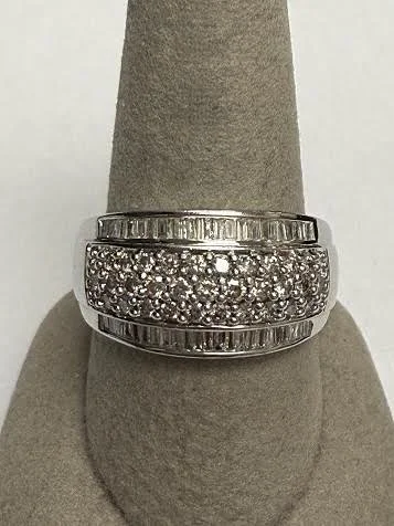 10K White Gold Diamond Ring (B915)
