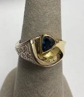 18K Yellow Gold Sapphire/Diamond Ring (B913)