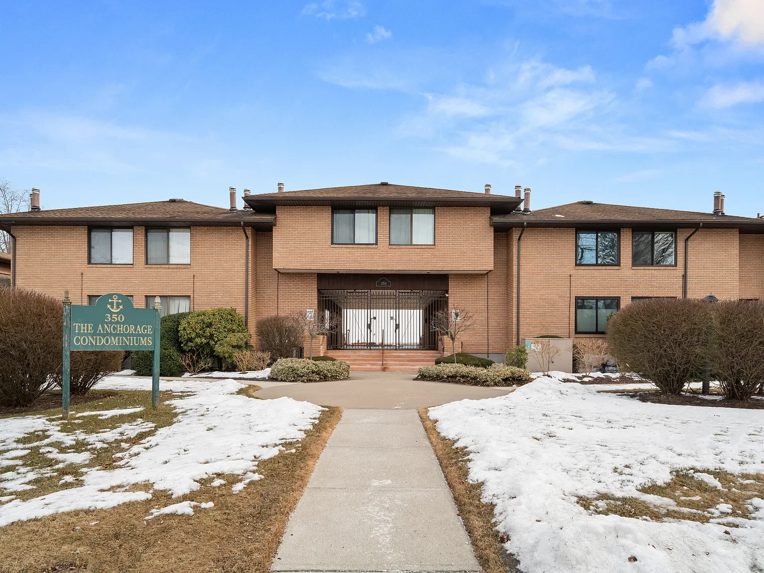 350 Grovers Ave #7F, Bridgeport
$370k | 2025