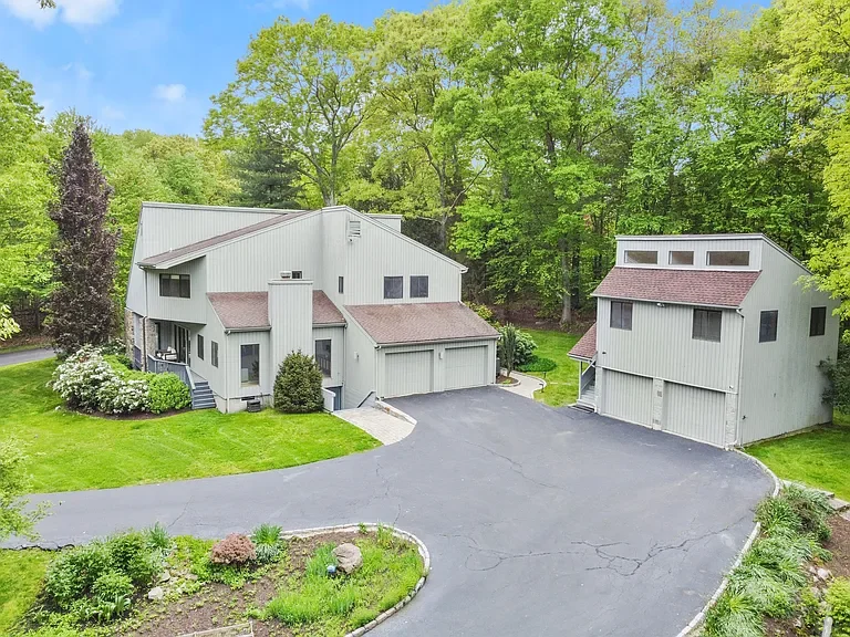7 White Oak Lane, Westport
$11,750 Rental | 2025
