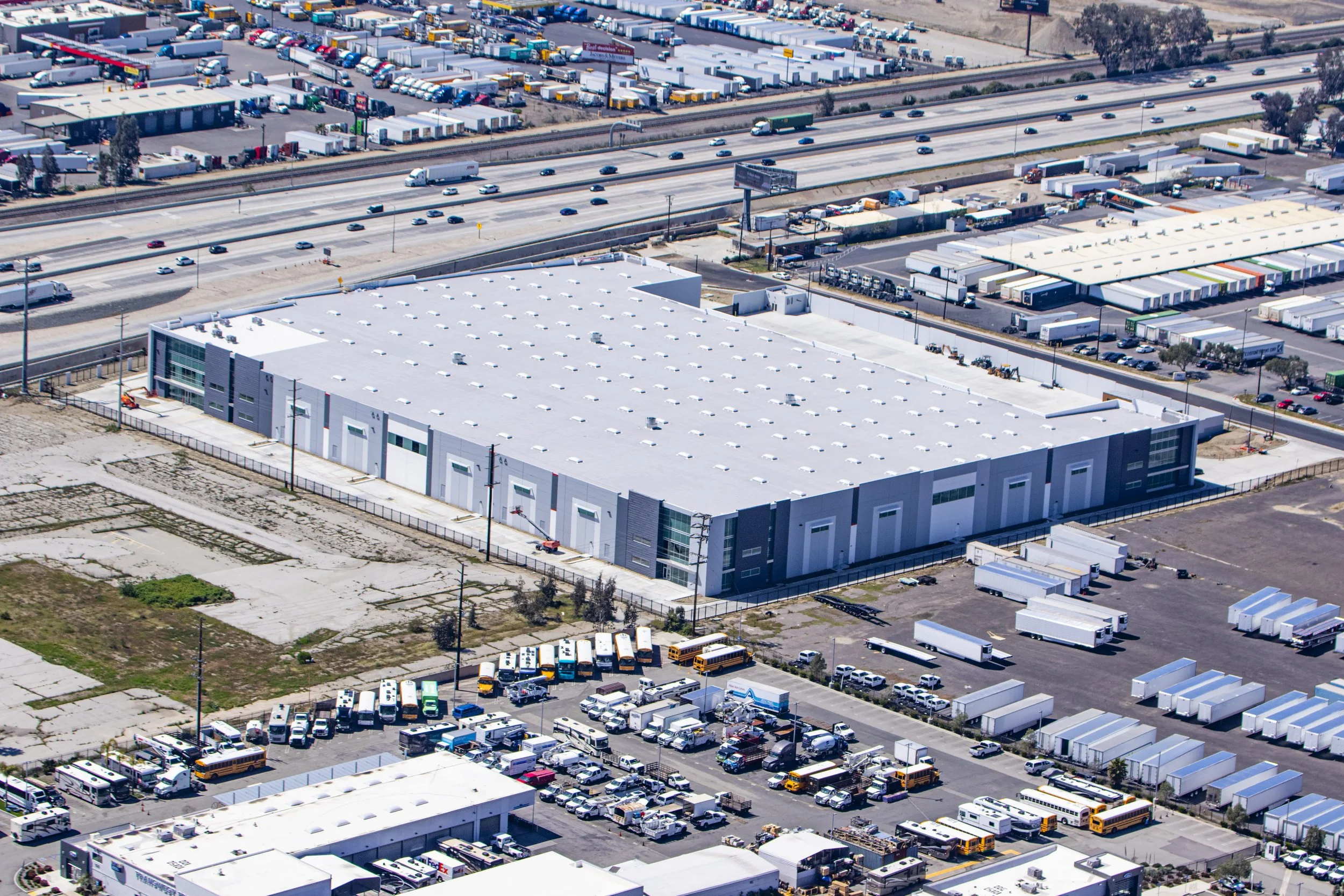 Almond Commerce  Center - REDA 11.jpg