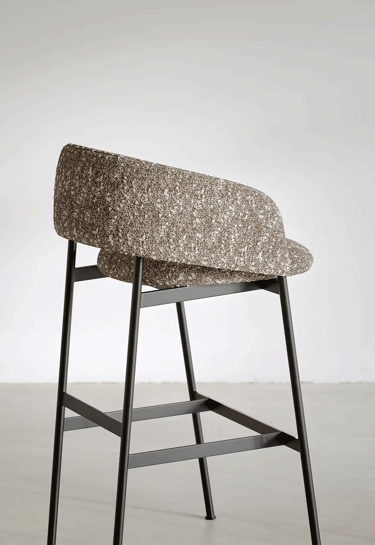 shop_Bensen_Collar_Stool_2.gif