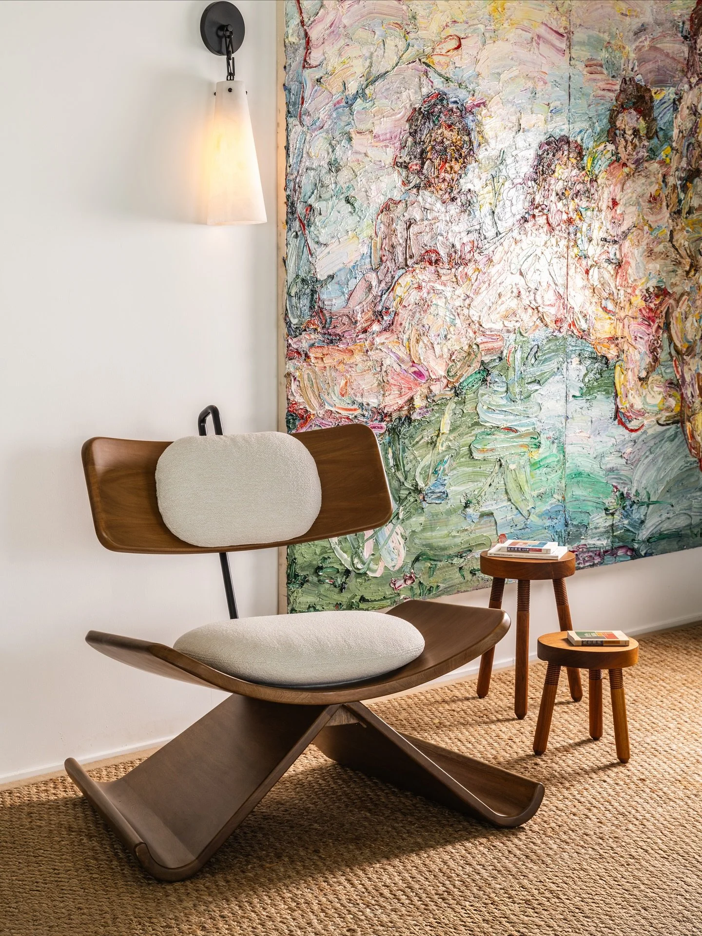 Flo Lounge Chair designed by Sarah Lobo 
Available for Pre-order at the link in our bio 🤎
Flo is a more than just a chair, it tells us a story of evolution. Focusing on the balance between the softness & the strength we see in femininity. A dec