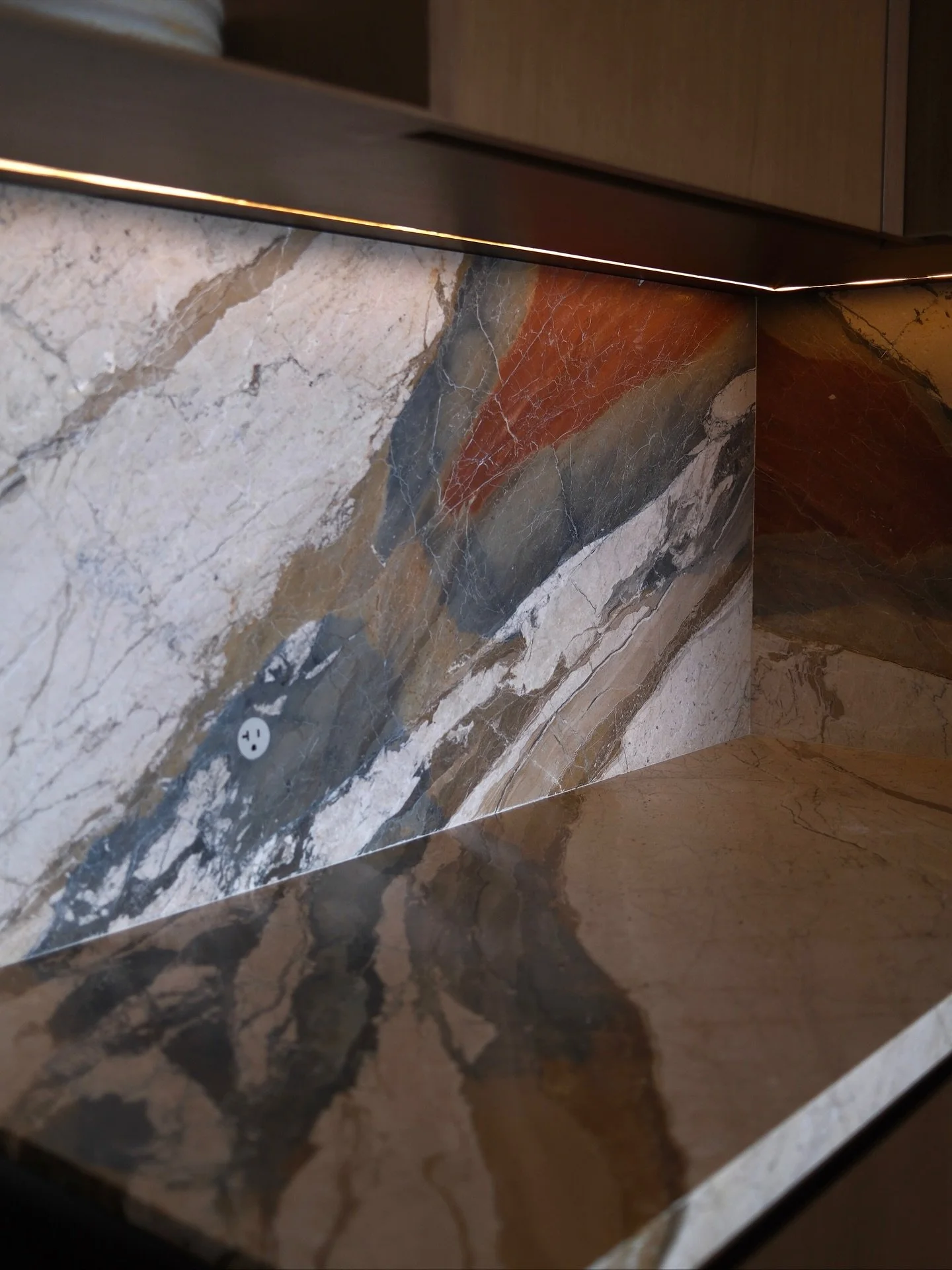 DETAILS From sculptural lighting to striking material selections, every detail tells a story. At Studio Lobo, we craft elevated interiors where creativity and timelessness intersect. Each space tells its own story through carefully considered details