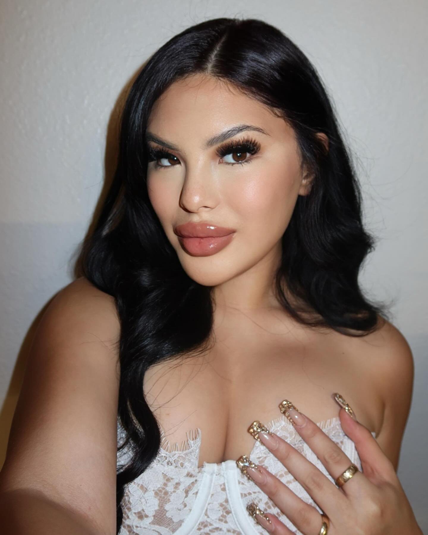 Goodbye mascara, hello lashes 😍
Our beautiful Kiyani slaying her lashes all day everyday thanks to @eyedolashes.hi 💫

Interested in booking with one of our talented lash artists? Give us a message to find out their current availabilities 🌟
LASH TE