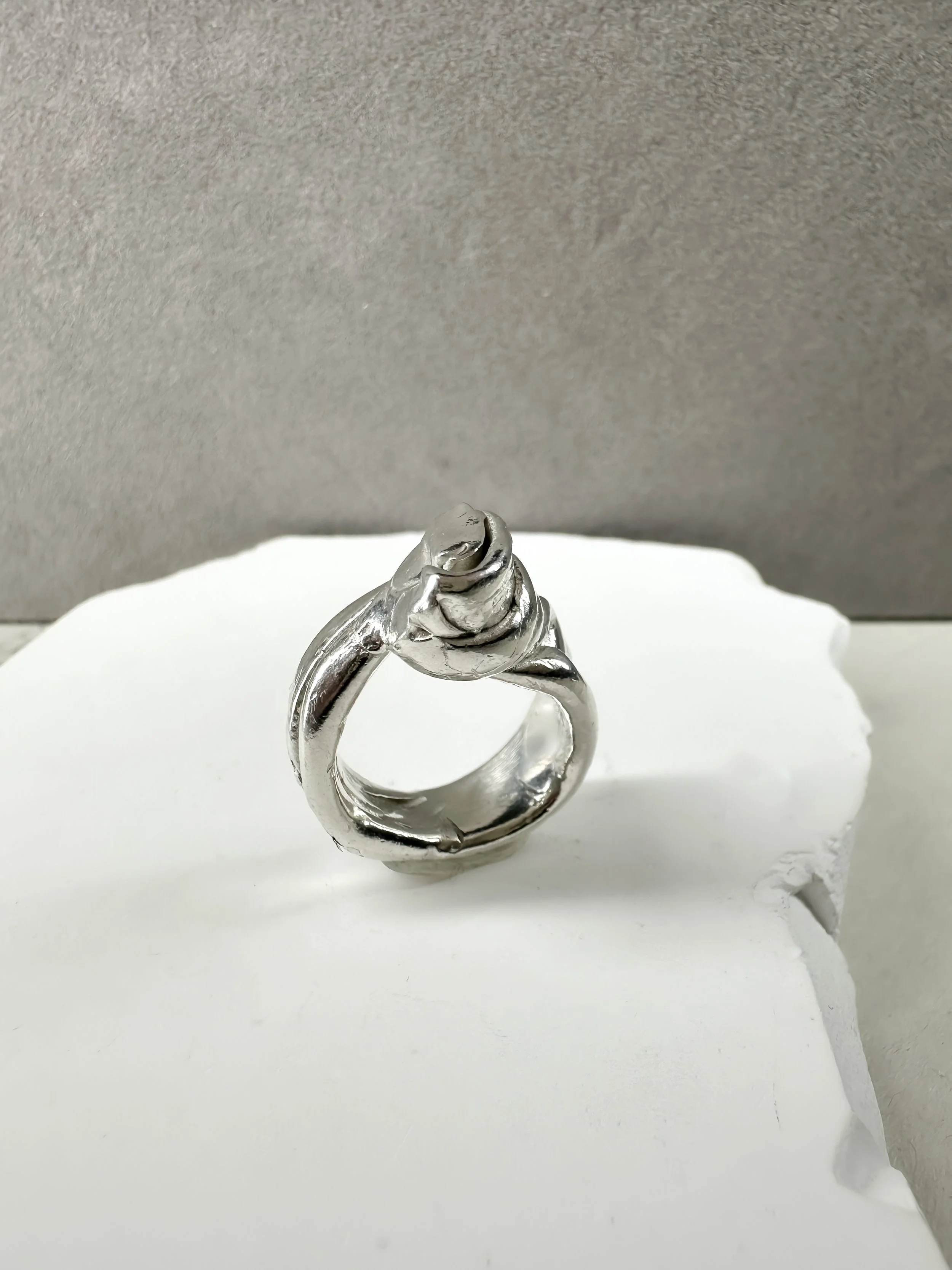 KNOT RING size 6