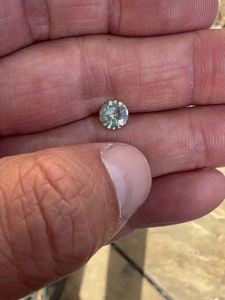 Choosing a coloured stone is as much about how it reacts to different light as it is about colour.

This green Montana sapphire was selected not only for its tone, but for how it shifts in different light and how it would sit alongside a diamond.

Fr