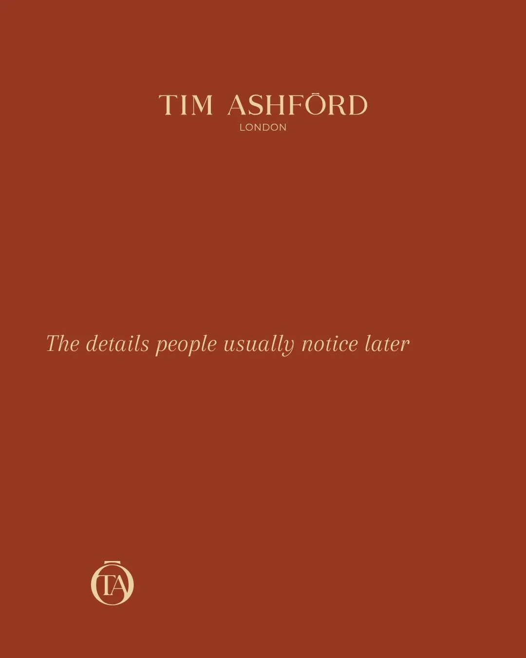 When people first look at a ring, they usually notice the obvious parts first.

The stone.
The shape.
The overall style.

What tends to shape how a ring actually feels, though, is often in the smaller details.

Setting height.
Claw shape.
Band width.